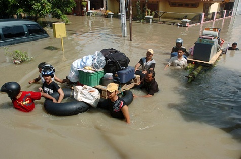Banjir Karawang Mulai Surut Banjir Karawang Mulai Surut