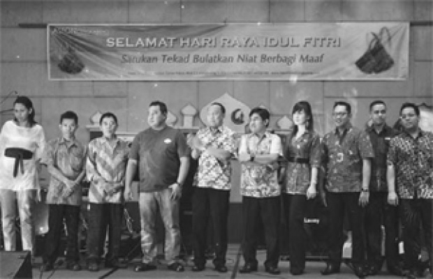 Halal Bihalal dan Peringatan HUT RI Ke-67 Halal Bihalal dan Peringatan HUT RI Ke-67