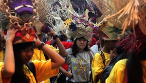 500 Siswa-siswi SMA Membuat Kostum Jakarnaval 2013