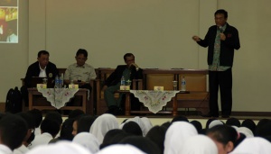 Peringati Kebangkitan Nasional, Dirut BUMN Mengajar SMU
