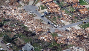 Jejak-jejak Terjangan Tornado di Oklahoma