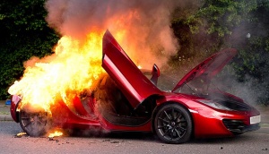 Supercar yang Terbakar