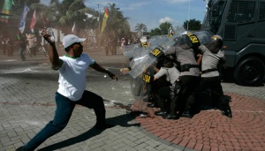 Jelang BBM Naik, Polisi Gelar Simulasi Aksi