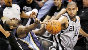 Spurs Blow Late Lead, Beat Grizzlies 93-89 in Over Time