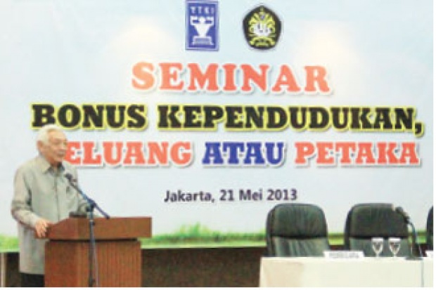 Selenggarakan Seminar Bonus Kependudukan Selenggarakan Seminar Bonus Kependudukan