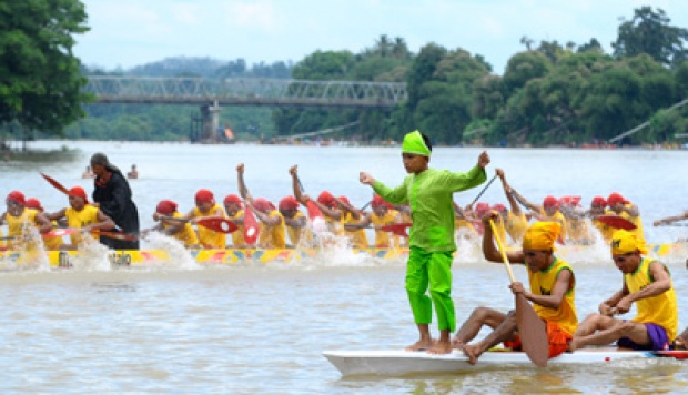 Pacu Jalur: Ancient Indonesian Boat Race Goes Viral on Global Stage