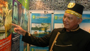 Gubernur Awang Faroek Cuti 5 Hari untuk Kampanye Anaknya