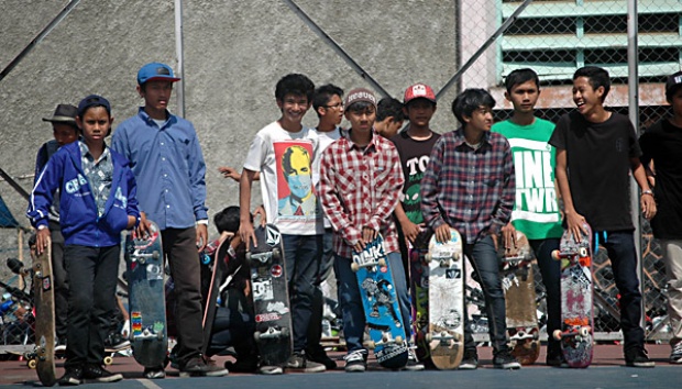 Hari Jadi Sedunia Ribuan Skateboarder Turuni Dago Gaya Tempo Co
