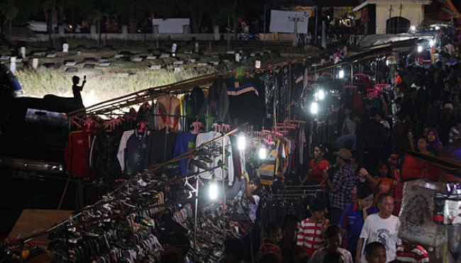 Pemakaman di malam hari