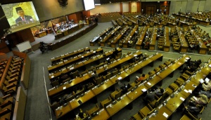 Ini 10 Nama Teratas Survei Anggota DPR yang Layak Dipilih Kembali