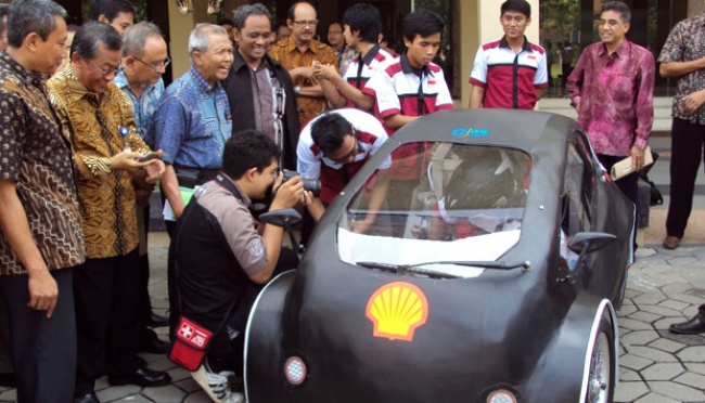 UNS Solo Bawa 2 Mobil ke Shell Eco-Marathon Asia | tempo.co