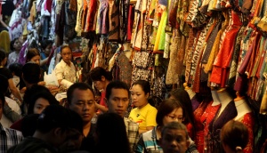 Pasar Beringharjo Mulai Buka Sampai Malam, Turis Antusias