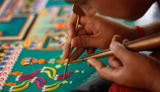 Pasir Mandala Tibet - Filosofi non-kemelekatan - kitiranmedia.com