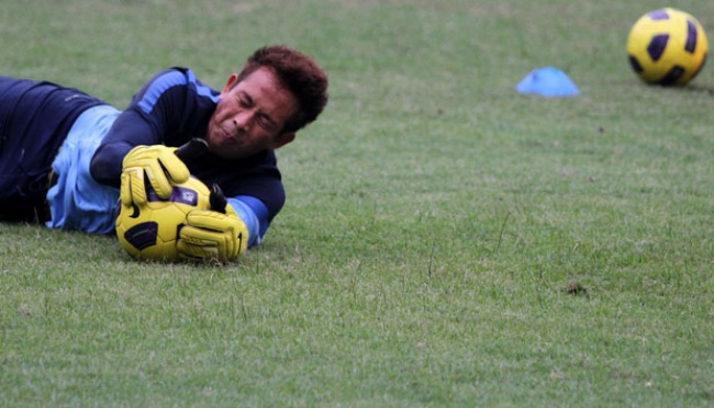 Christian Oktan Sahputra bersama pelatihnya sebelum bertanding