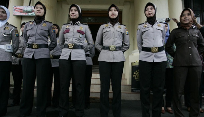 Polisi Wanita Muslim Kini Boleh Kenakan Jilbab | tempo.co