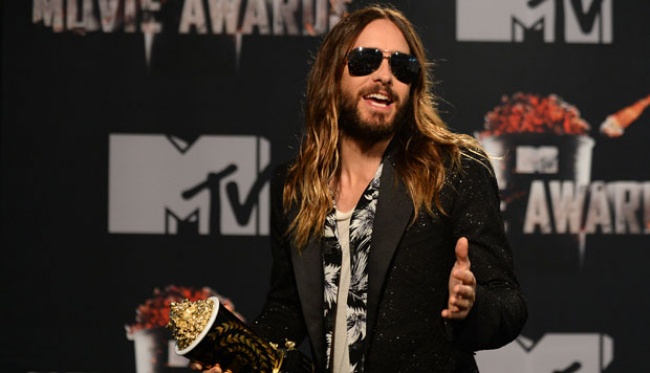 Dumaloq eshaklar katta kokrak porno