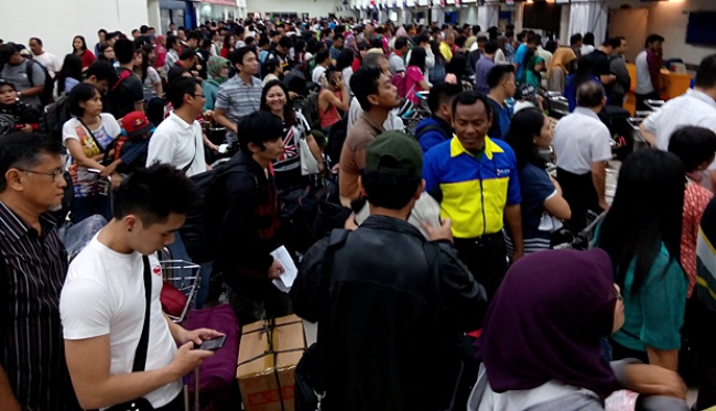 Libur Akhir Tahun, Penumpang Padati KM Cantika Anugerah ke Tulehu