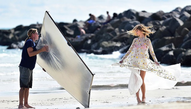 Melihat Sesi Foto Model Cantik Constance Jablonski | tempo.co