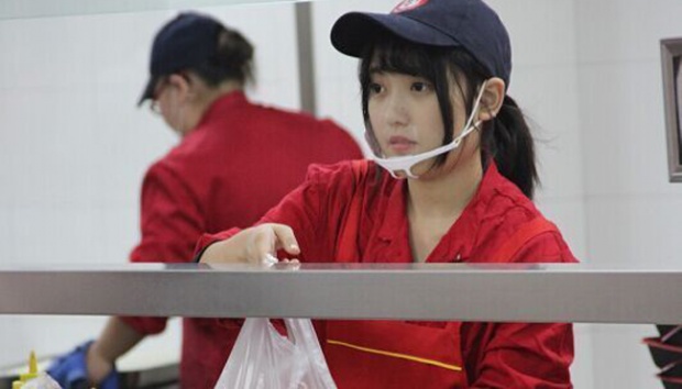 Heboh Gadis Cantik Cina Pelayan Kantin Gemparkan Dunia Maya Dunia Tempo Co