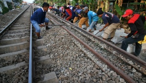 Opsi Jalur Kereta Semi Cepat Jakarta Surabaya Selesai Maret 2018