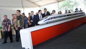 Luhut: Proyek Kereta Cepat Jakarta Bandung Tetap Berjalan