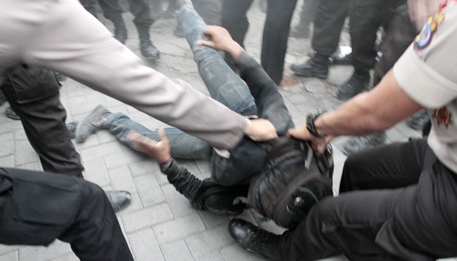 Dadam qiziga qolini sorishiga ruxsat berdi