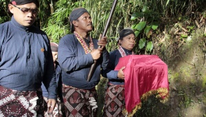 Ubo Rampe Labuhan Merapi Telah Diserahkan kepada Juru Kunci