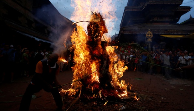 Gelar Festival Kebudayaan, Warga Nepal "Bakar" Setan 
