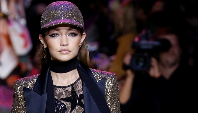 Model Seksi Dunia, Gigi Hadid dan Karlie Kloss Hadir di PFW | tempo.co