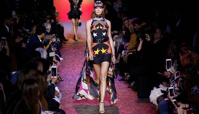 Model Seksi Dunia, Gigi Hadid dan Karlie Kloss Hadir di PFW | tempo.co