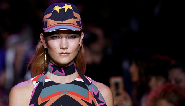 Model Seksi Dunia, Gigi Hadid dan Karlie Kloss Hadir di PFW | tempo.co