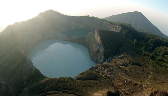 Suhu Danau Kawah Gunung Kelimutu Naik, Bau Belerangnya Menyengat