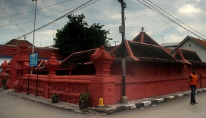 Masjid Merah di Kota Cirebon Peninggalan Masa Kolonial