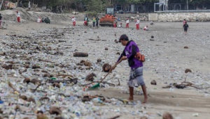 Konsulat Jenderal Australia Gelar Gerakan Kebersihan Pantai Bali