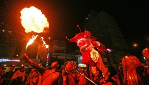 Ritual Bakar Replika Naga Menutup Perayaan Cap Go Meh Pontianak