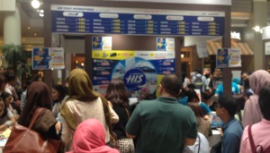 Antre 4 Jam, Guru SD Ini Borong 12 Tiket Pesawat Sriwijaya Air