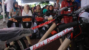 Guru Ini Jatuh Bangun Demi Hadiah Sepeda Presiden Jokowi