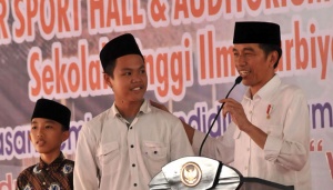 Jokowi Kunjungi Pesantren Girikesumo Bicarakan Hari Santri 