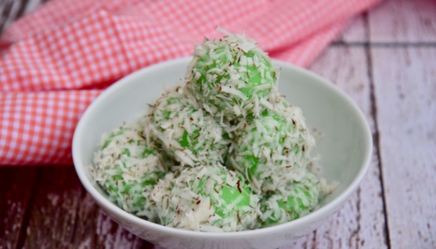 Resep Si Bulat Manis Klepon, Makanan Terbaik dari Ketan Versi TasteAtlas