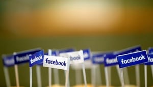 Facebook: Selama Ramadan, Orang Lebih Banyak Pegang Gadget