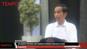 Jokowi Cerita Nasib Tukang Pos sampai Kamera Analog di UGM