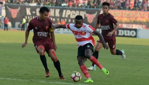 PSM Makassar Pastikan Dua Bek Senior Mereka Bertahan
