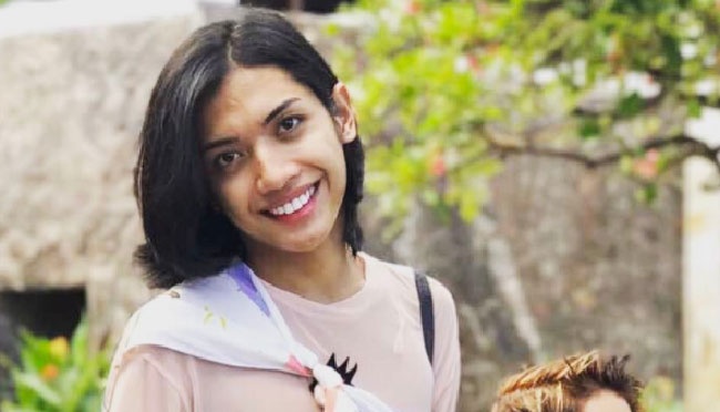 Boy uyda gozal qiz bilan jinsiy aloqani tomosha qiling