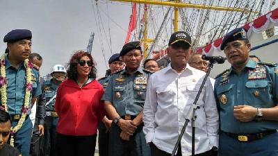 Susi Pudjiastuti Dilarang Tenggelamkan Kapal, Ini Kata Gus Mus
