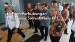 Suasana saat Menteri Perhubungan Budi Karya Sumadi Naik KRL