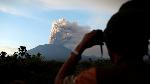 Aktivitas Menurun, Gunung Agung Masih Berstatus Awas