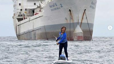 Susi Pudjiastuti Tenggelamkan 87 Kapal Pencuri Ikan di 2017