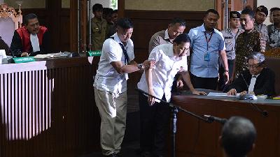 Maqdir Ismail: Setya Novanto Keluhkan Sakit Perut dan Jantung