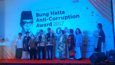 Nurdin Abdullah dan Heru Pambudi Raih Bung Hatta Award 2017