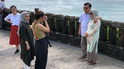 Mengintip Keceriaan Libur Akhir Tahun JK dan Keluarga di Bali